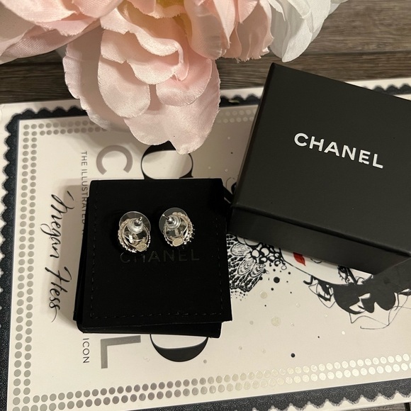 Chanel Crystal CC Oval Stud Earrings - AUTH - Picture 4 of 10